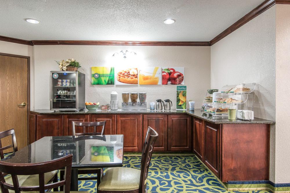 Quality Suites Kansas City International Airport Dış mekan fotoğraf