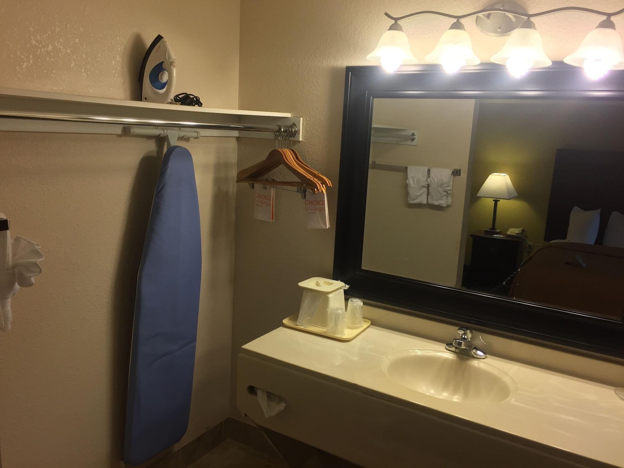 Quality Suites Kansas City International Airport Dış mekan fotoğraf