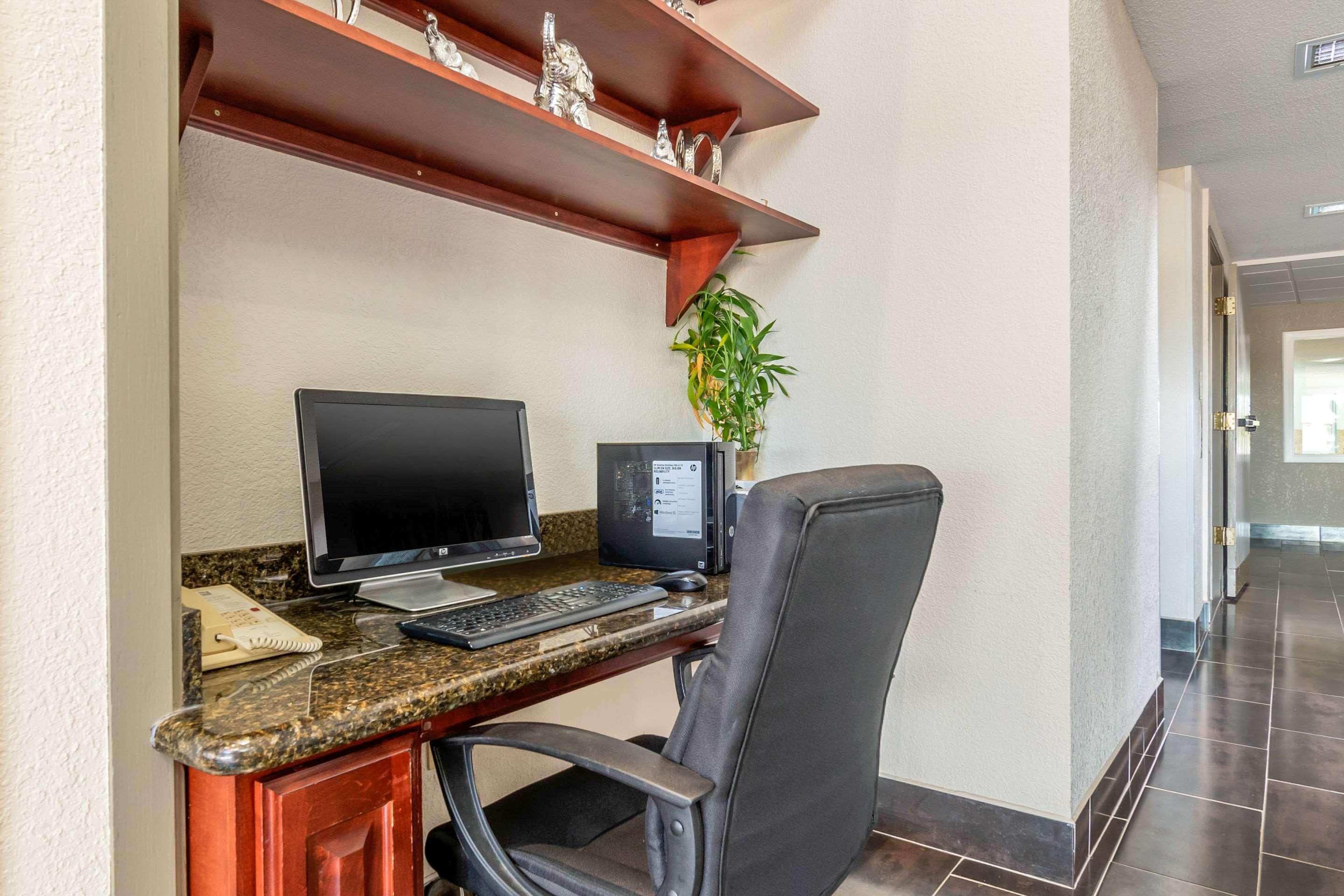 Quality Suites Kansas City International Airport Dış mekan fotoğraf