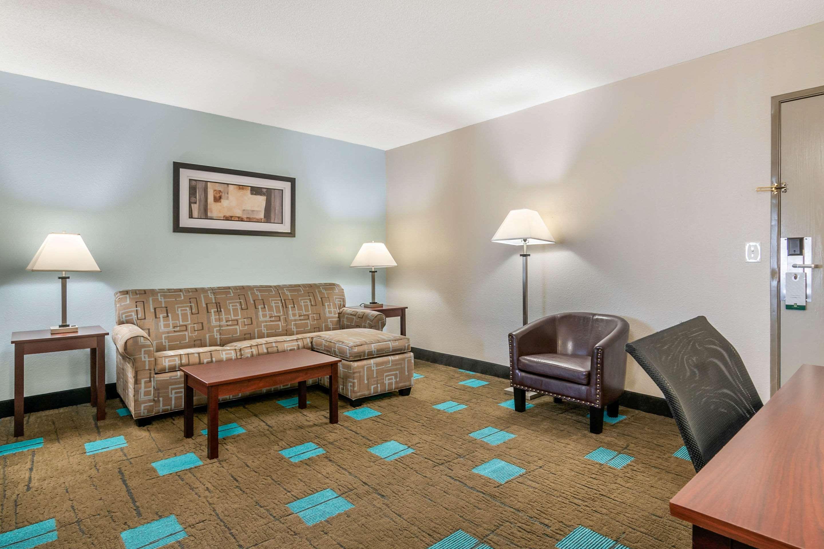 Quality Suites Kansas City International Airport Dış mekan fotoğraf