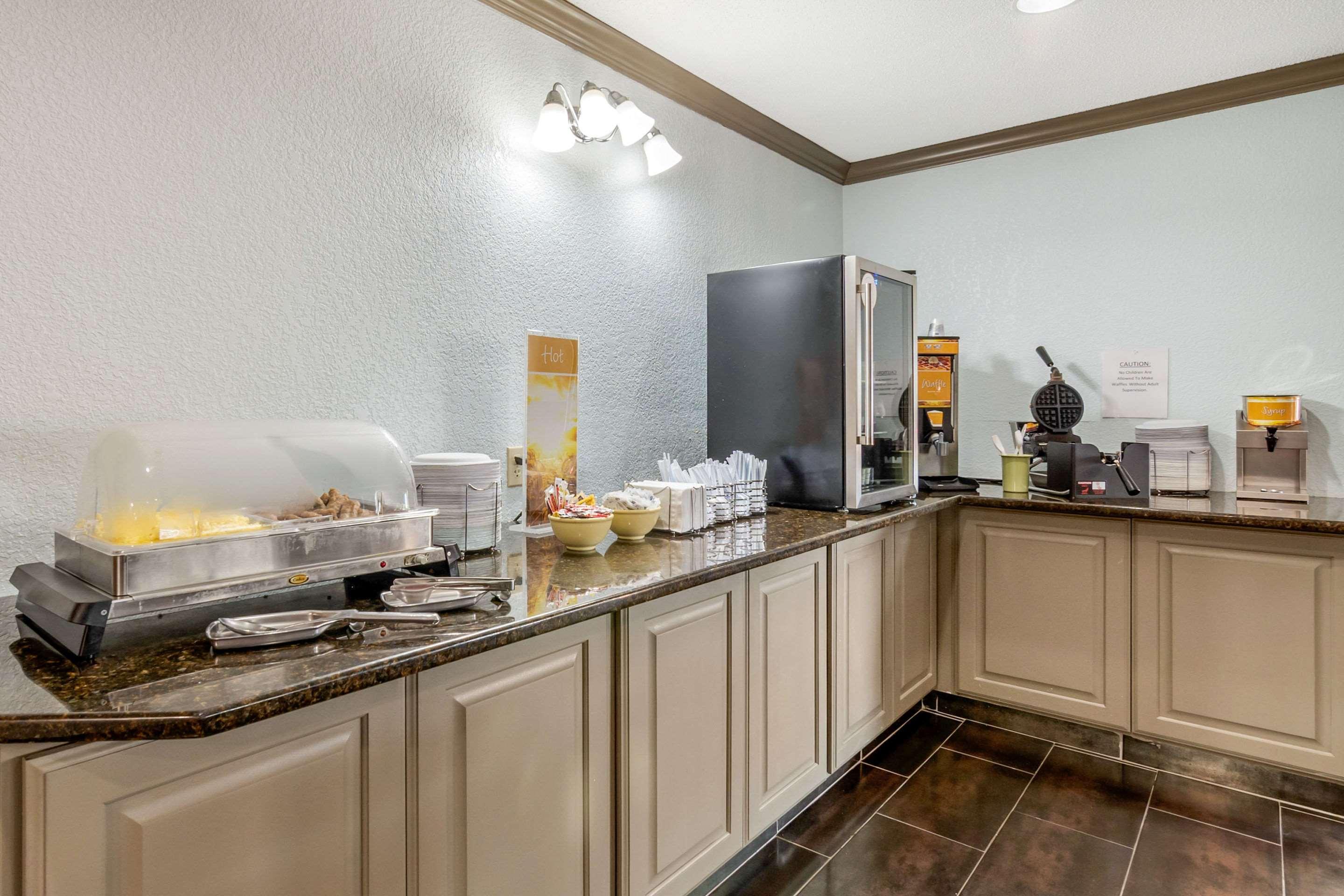 Quality Suites Kansas City International Airport Dış mekan fotoğraf