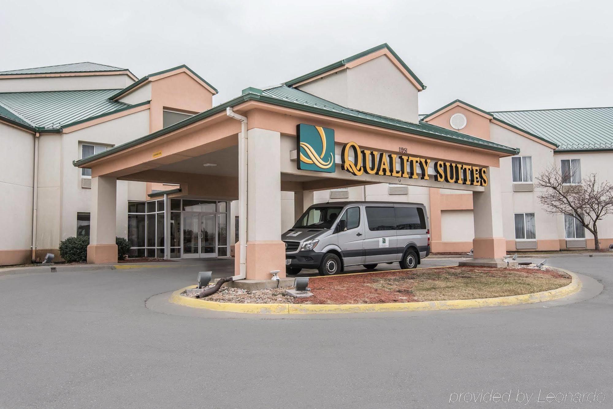 Quality Suites Kansas City International Airport Dış mekan fotoğraf