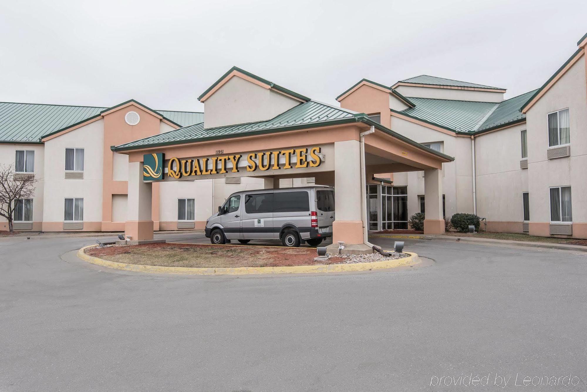 Quality Suites Kansas City International Airport Dış mekan fotoğraf